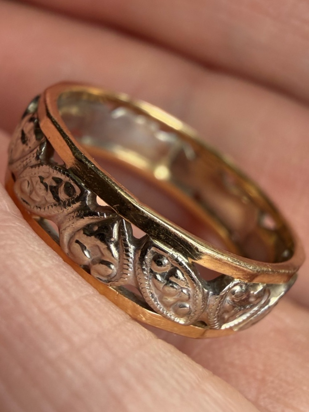 1930s Antique Art Deco 14k Yellow
White Gold Filigree Carved Heart Band - Picture 3 of 9